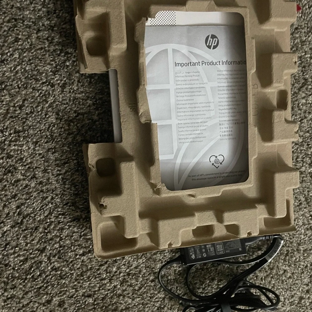 Selling brand new hp laptop in its box with its respective charger